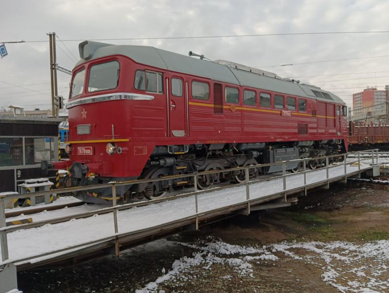 Die Starlok des Bw Eger auf der Drehscheibe: T679 1600